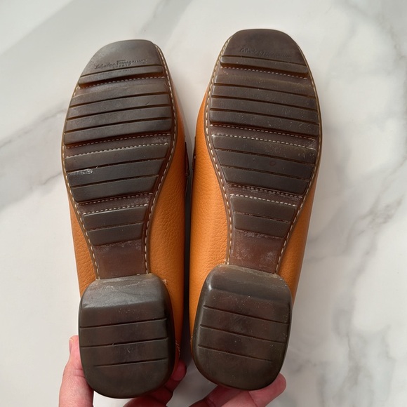 Salvatore Ferragamo leather loafer Size: 9 Excellent condition - Picture 6 of 7